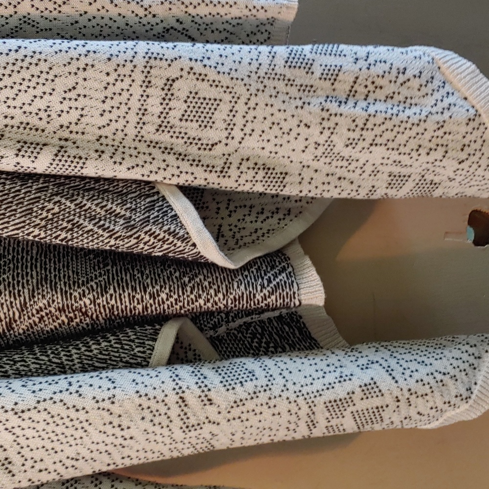 Cardigan - Picture 2 of 4